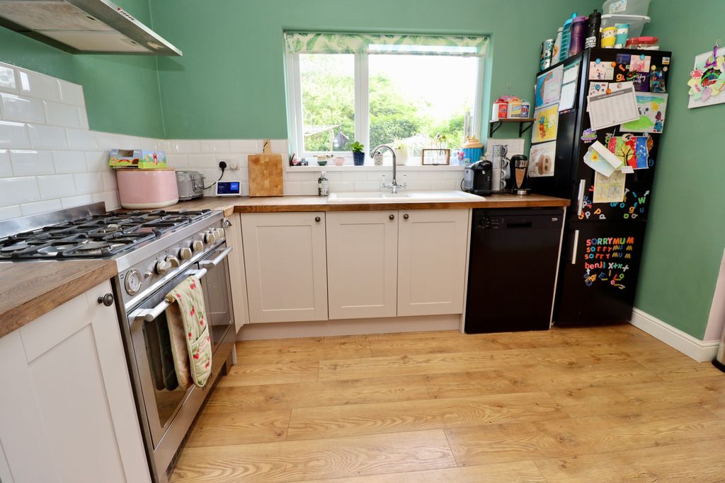 Property photo 2 of 17 Img_4428