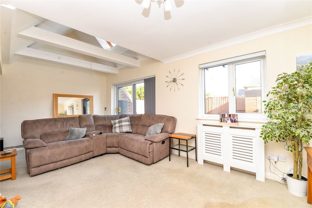 Property photo 2 of 15 Picture No. 32