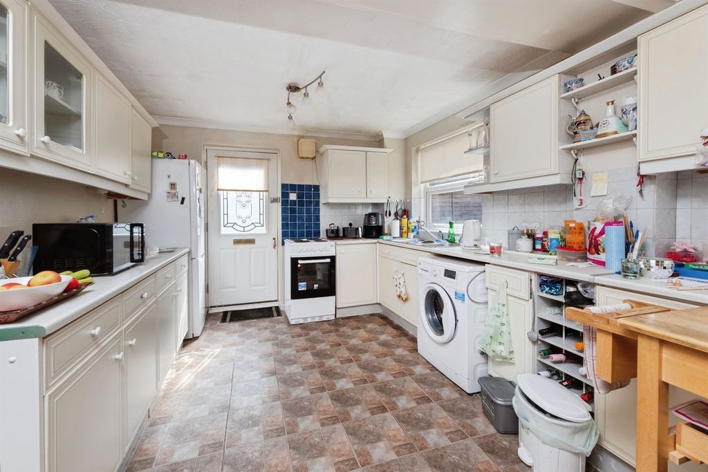 Property photo 3 of 13