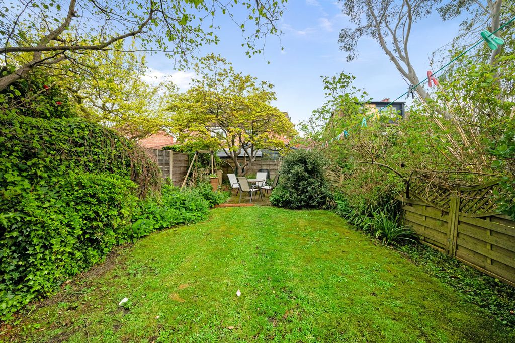 Property photo 2 of 27