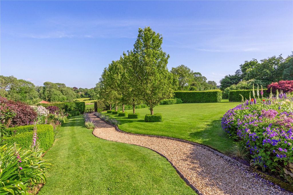 Property photo 3 of 27 Garden