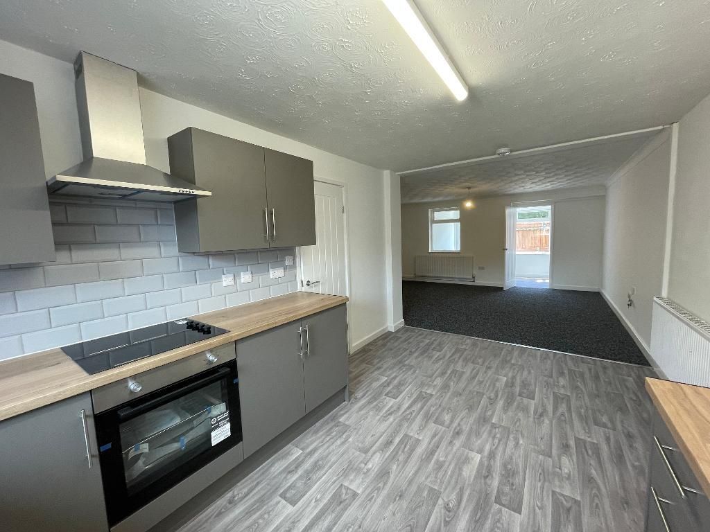 Property photo 2 of 15 Kitchen Lounge
