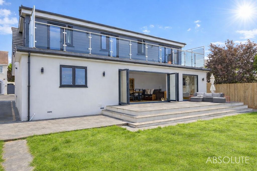 Property photo 1 of 31