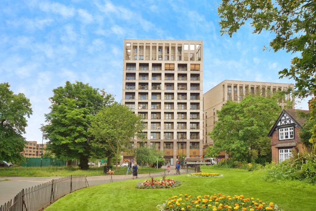 Property photo 1 of 18 Photo #1