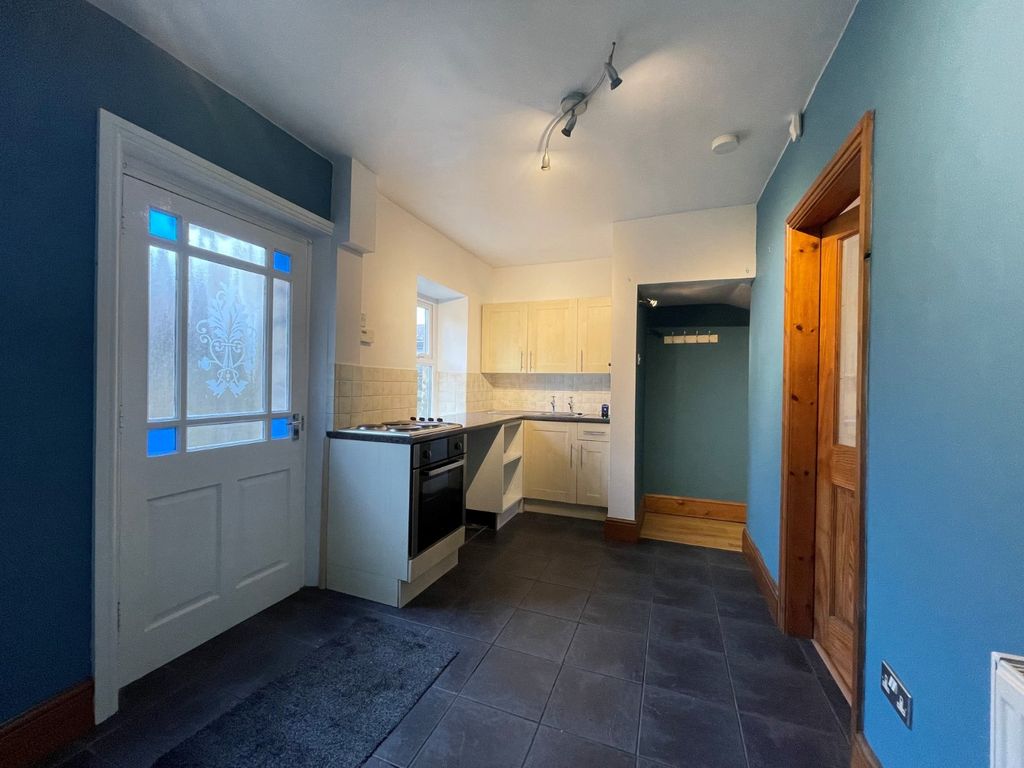 Property photo 3 of 10 Kitchen