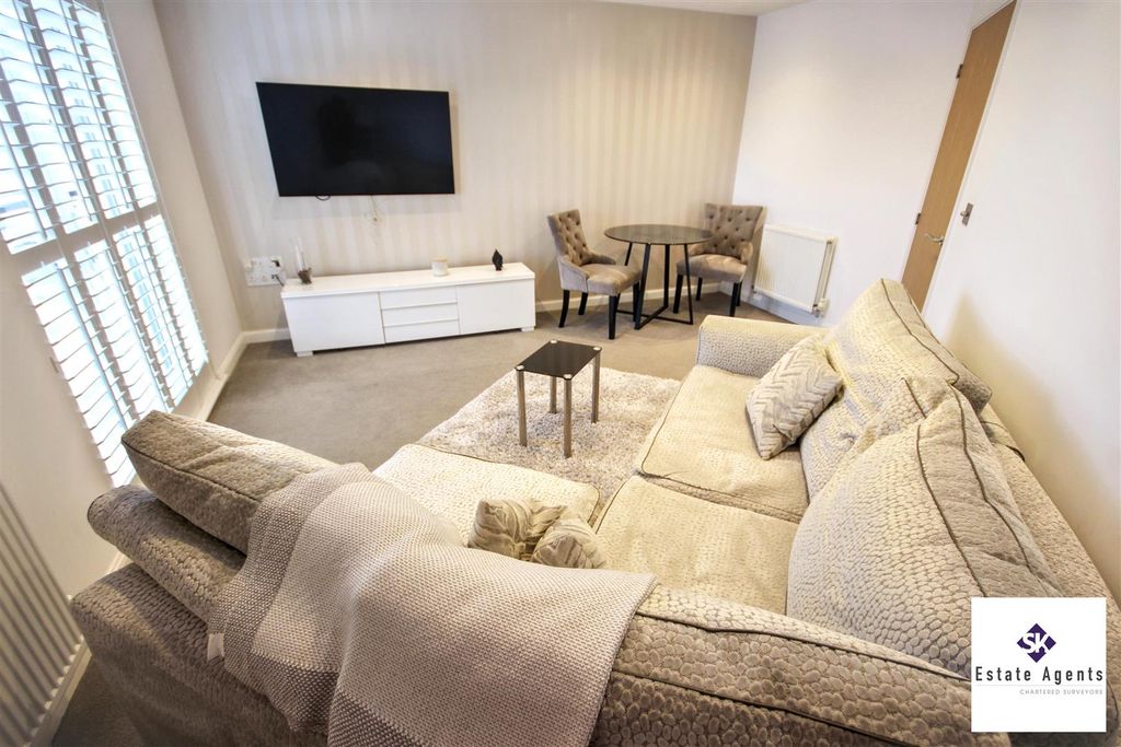 Property photo 2 of 12 Lounge/Diner