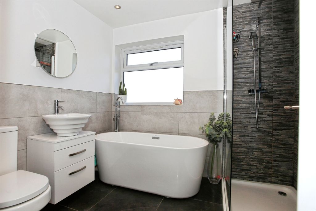 Property photo 3 of 29 Bathroom