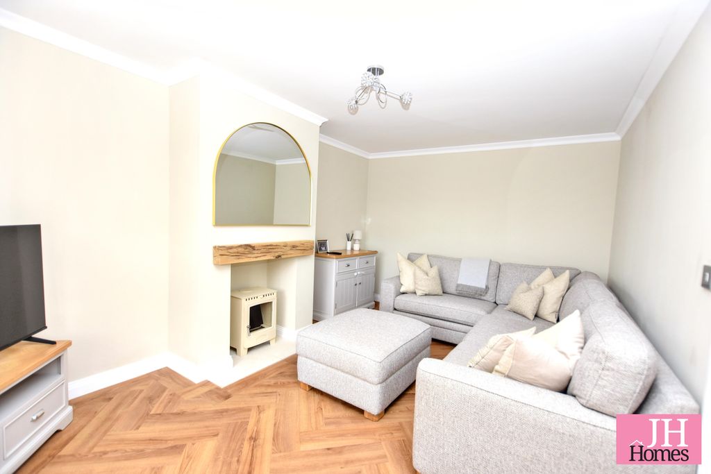 Property photo 3 of 25