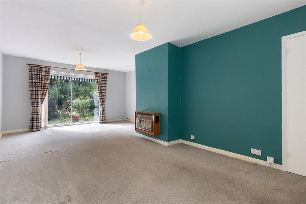 Property photo 3 of 11 Photo 8