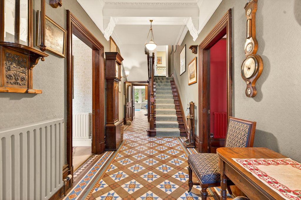 Property photo 3 of 39