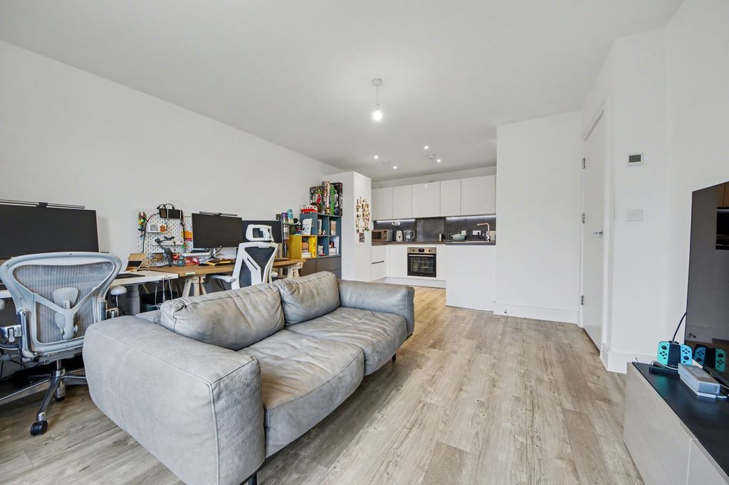Additional image 11 of 1 bed flat for saleThomas Blake Avenue, Southampton SO14