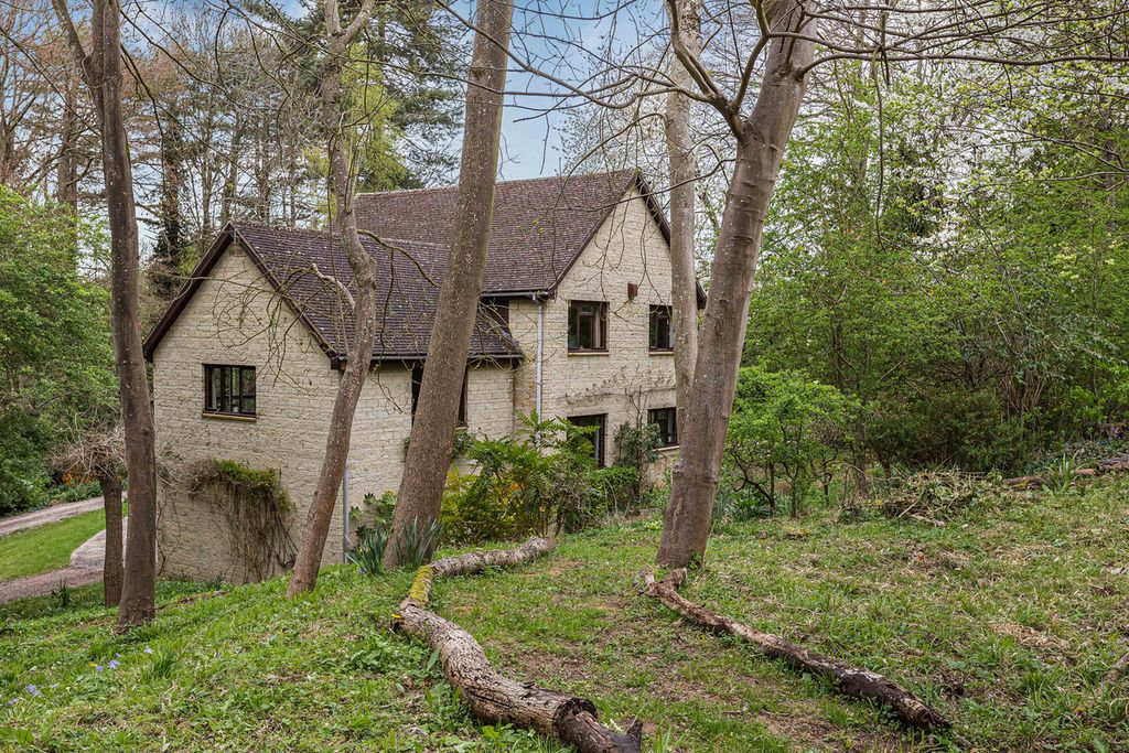 Property photo 1 of 33