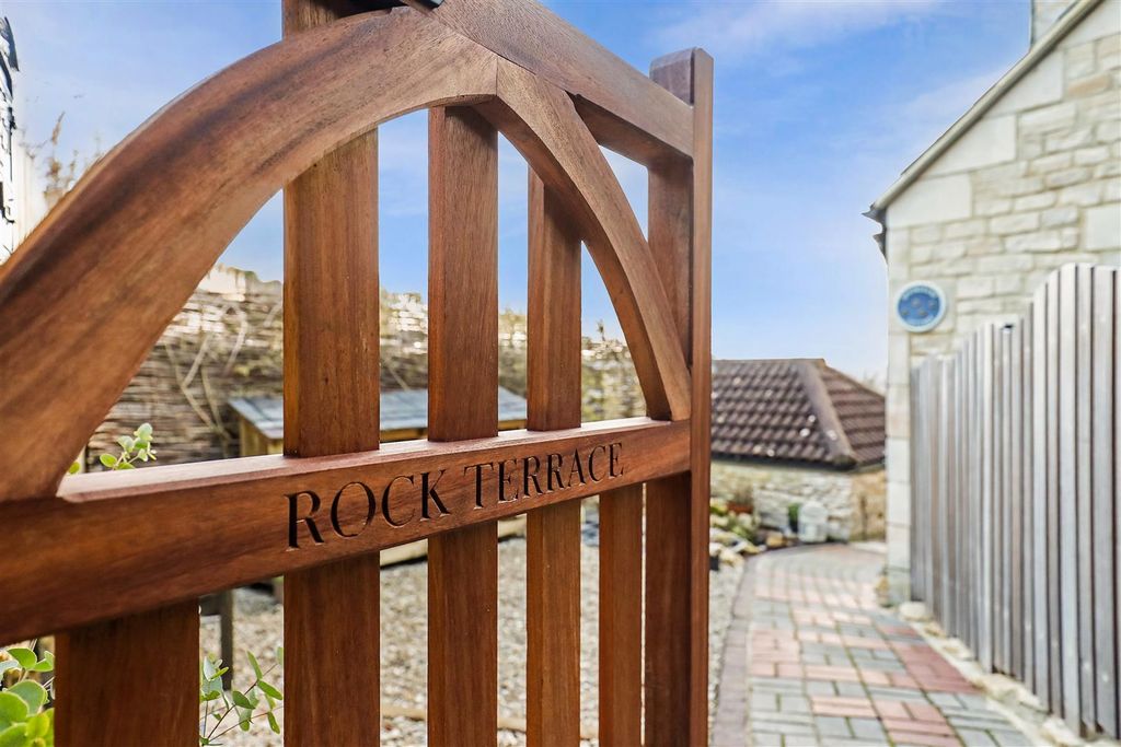 Property photo 1 of 34 Ph5_6352946.Jpg