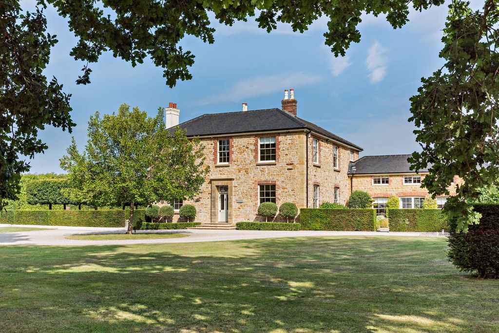 Property photo 1 of 29 Picture No. 02