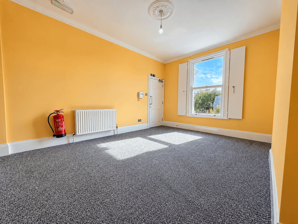 Property photo 2 of 9 Flat 3 Drayton 4