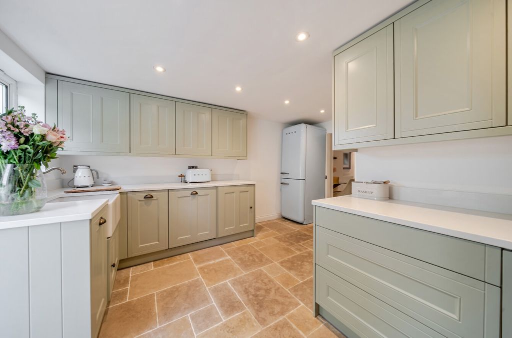 Property photo 3 of 19 1468987-12-6A1Dcd...