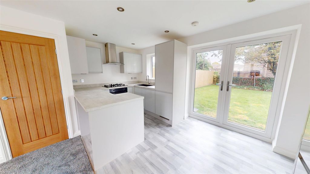 Property photo 3 of 14 Dining Kitchen / Living