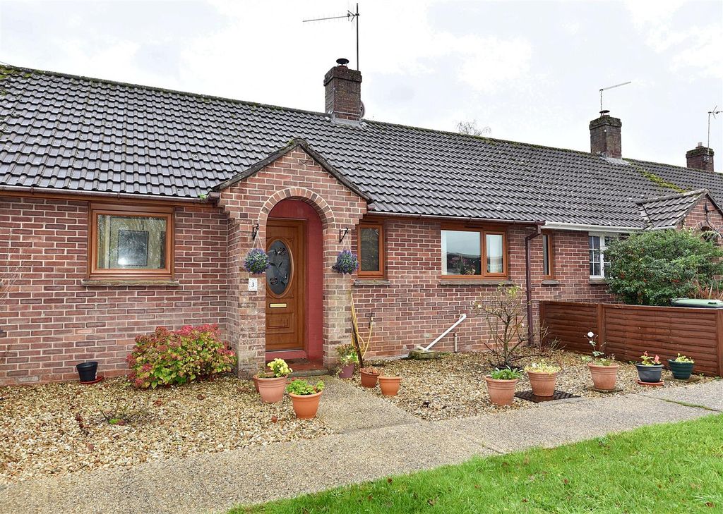 Property photo 1 of 10 Front