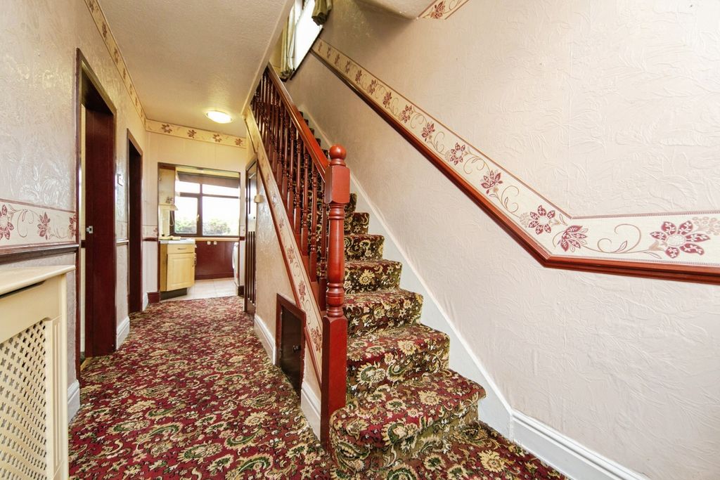 Property photo 3 of 17 Photo