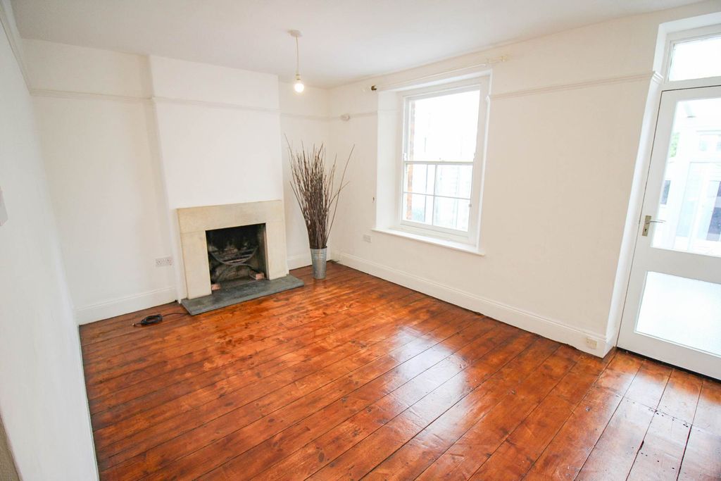 Property photo 2 of 23
