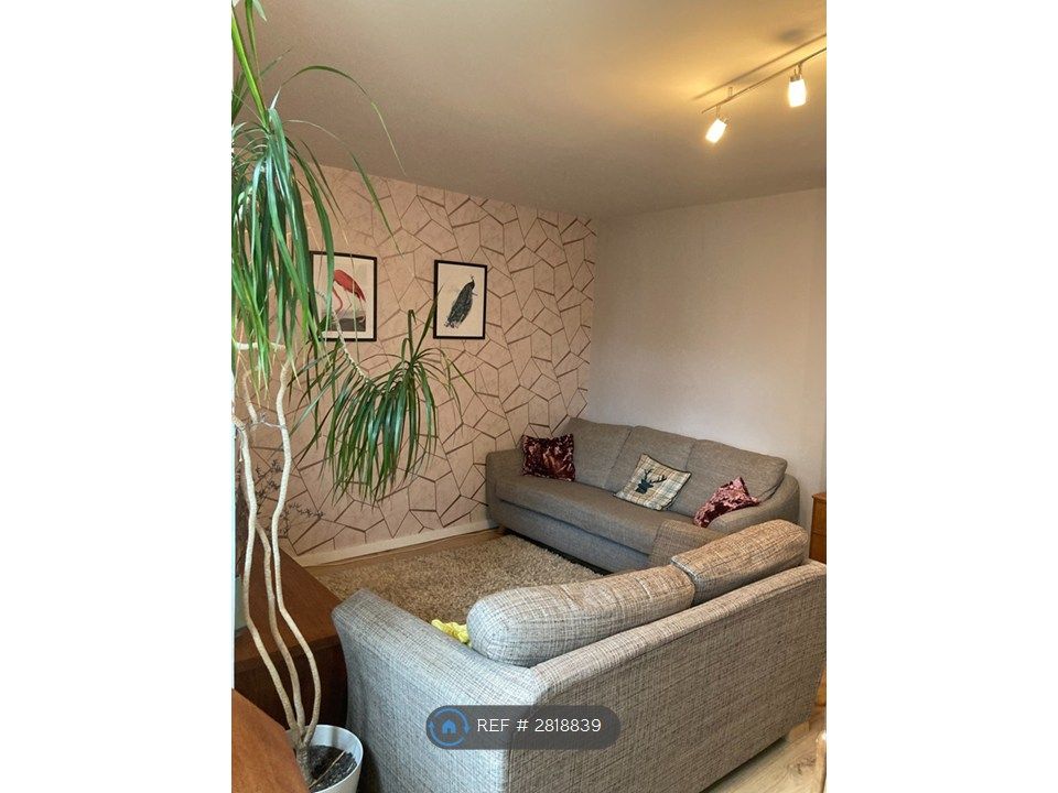 Property photo 1 of 14 Living Room