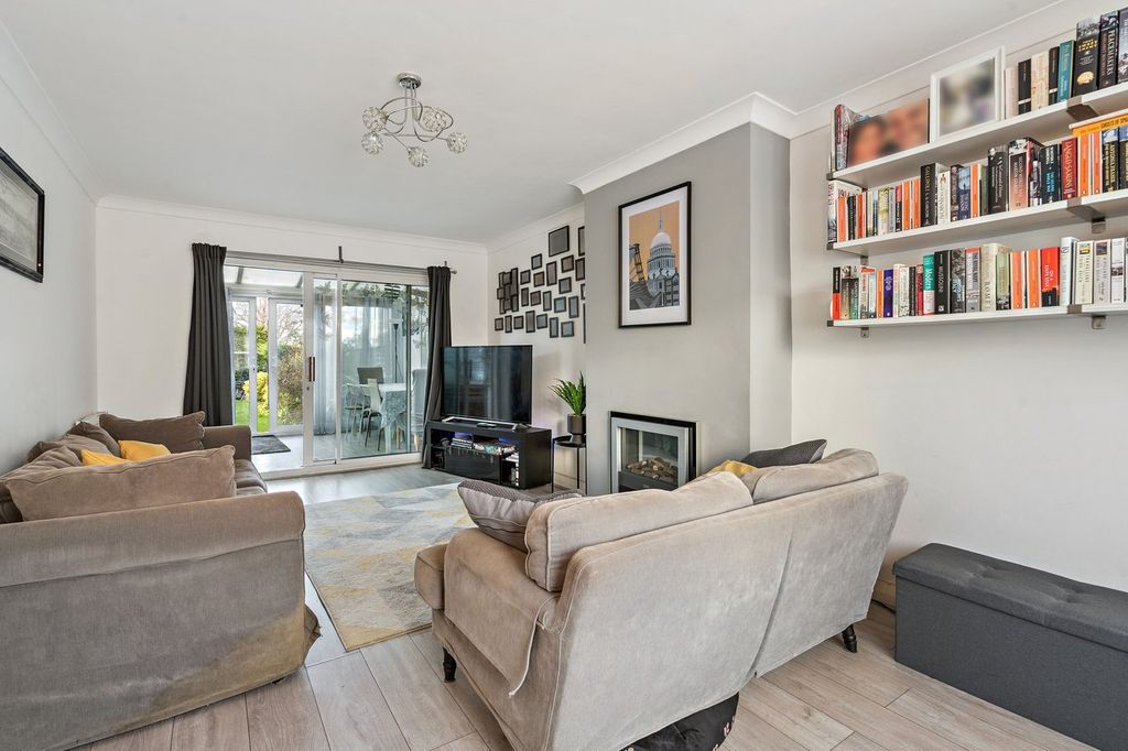 Property photo 3 of 25