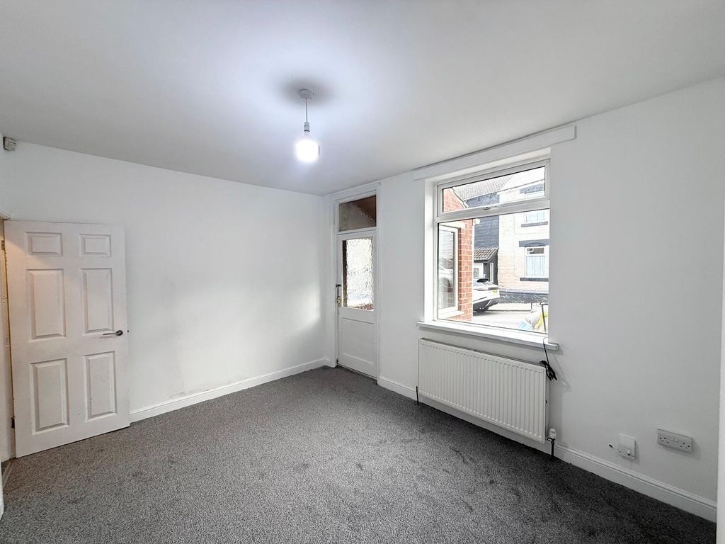 Property photo 3 of 17 Gallery