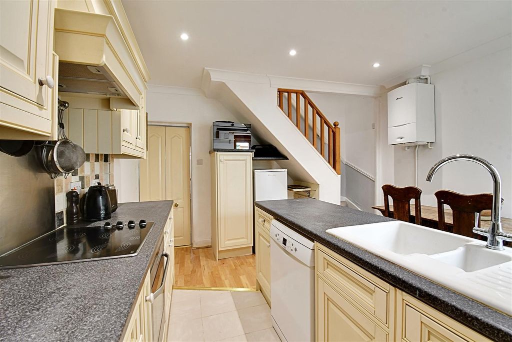 Property photo 3 of 19 Kitchen 3.Jpg