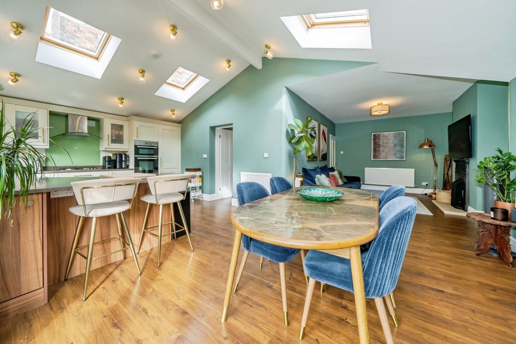 Property photo 2 of 30 2