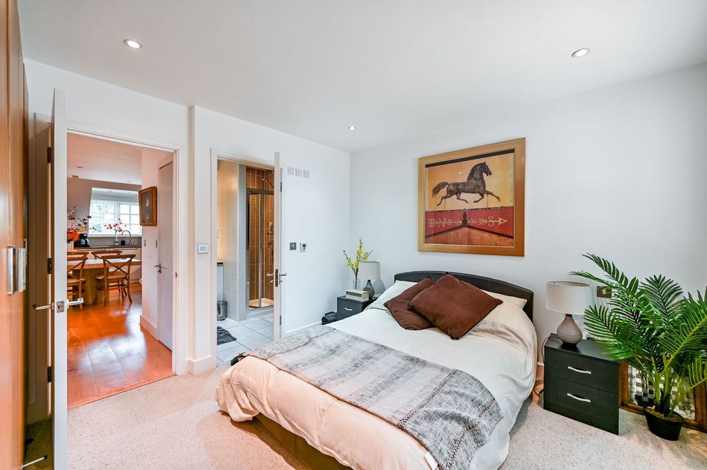 Additional image 11 of 3 bed flat for saleBoulters Lock Island, Maidenhead SL6