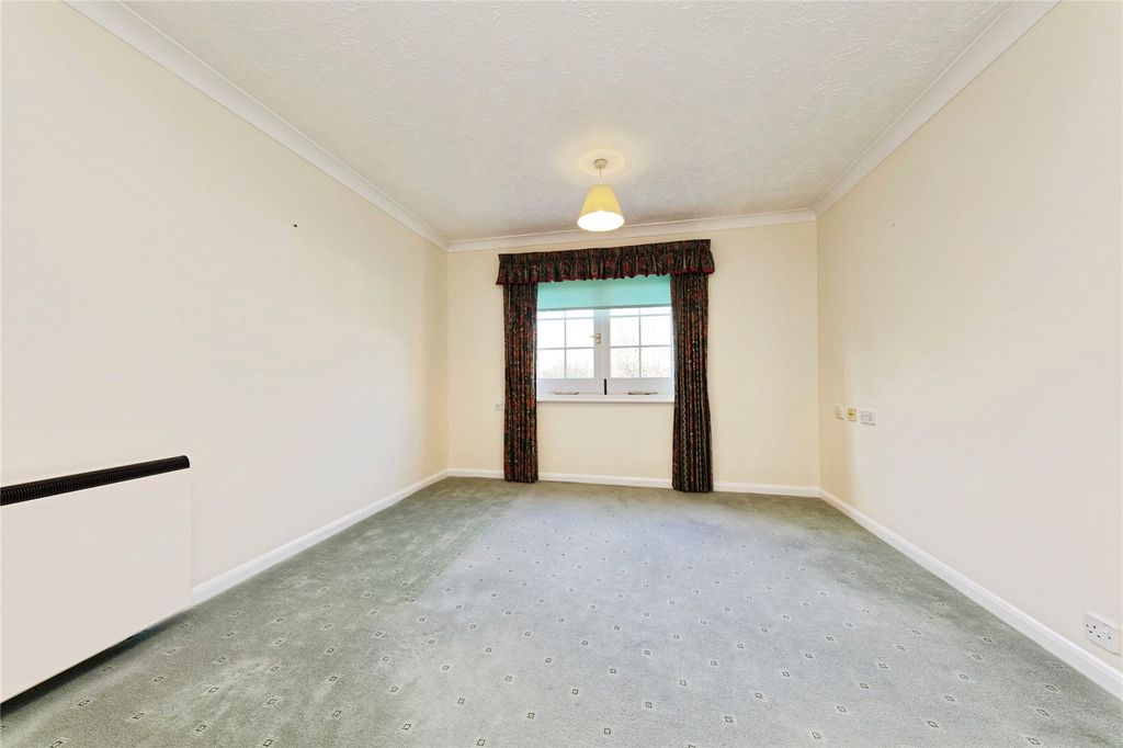 Property photo 2 of 11 Lounge