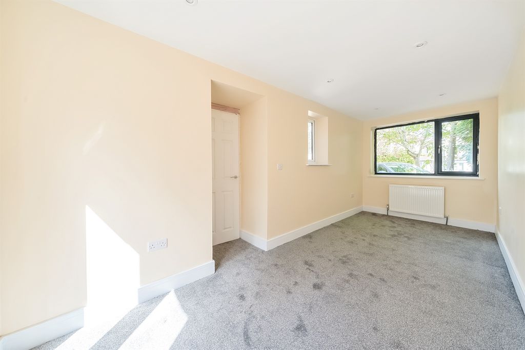 Property photo 3 of 12 Bedroom