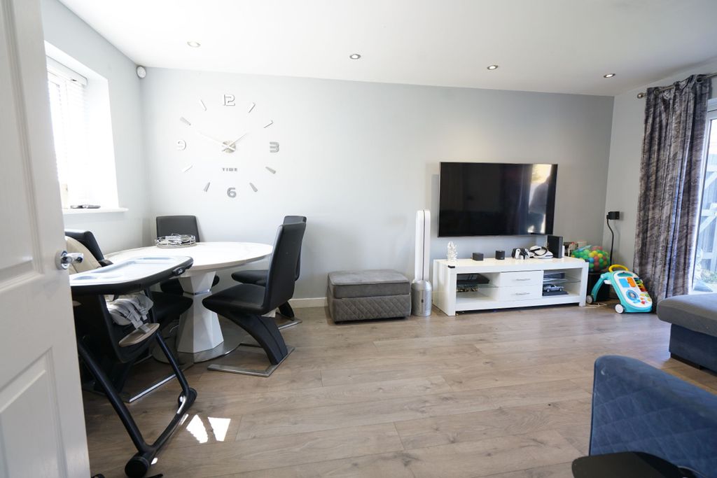 Property photo 3 of 23