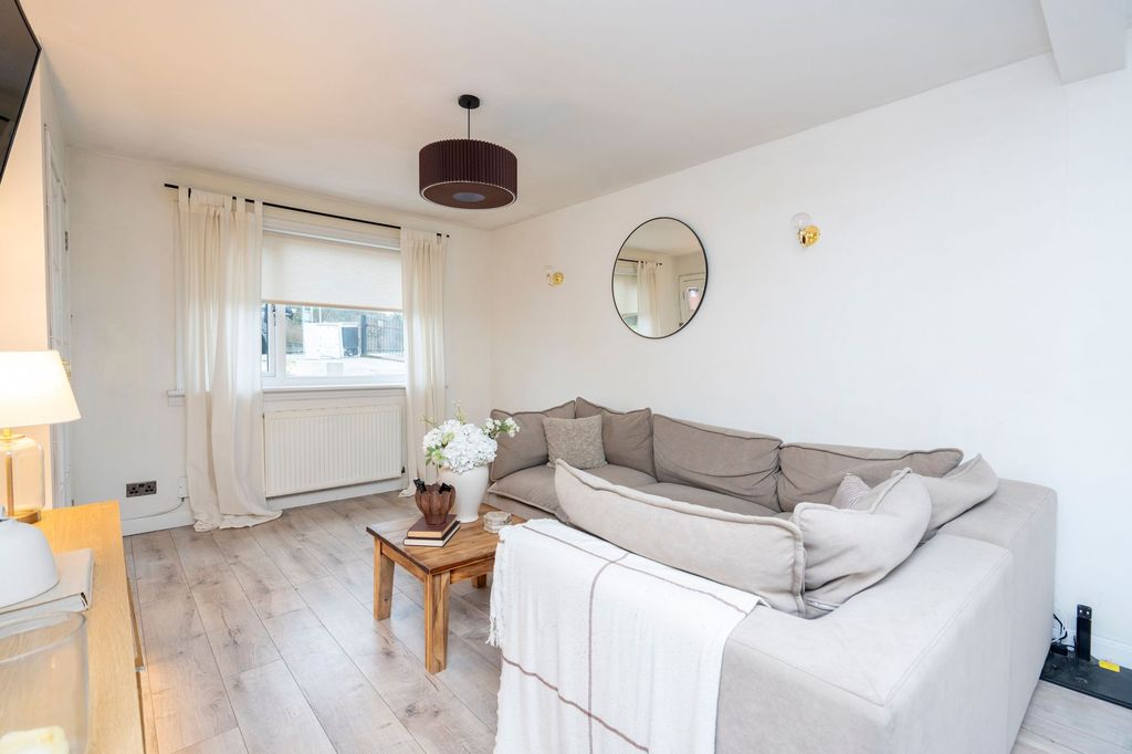 Property photo 3 of 32