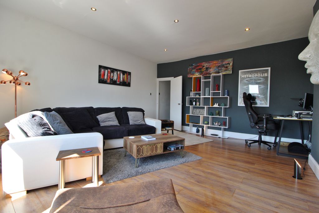 Property photo 3 of 12