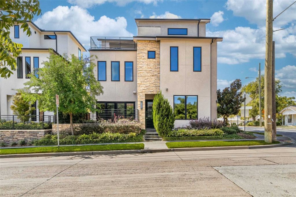 Property photo 1 of 31