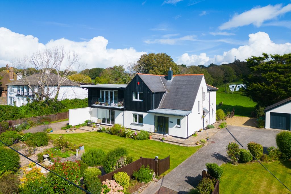 Property photo 1 of 36