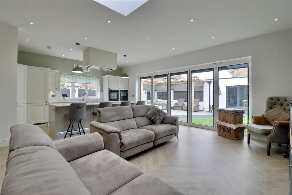 Property photo 1 of 40 9566713F-A136-4042-94A7-A5518Bf0465D_1_201_A.Jpeg