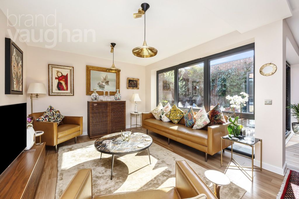 Property photo 3 of 22 Picture 3