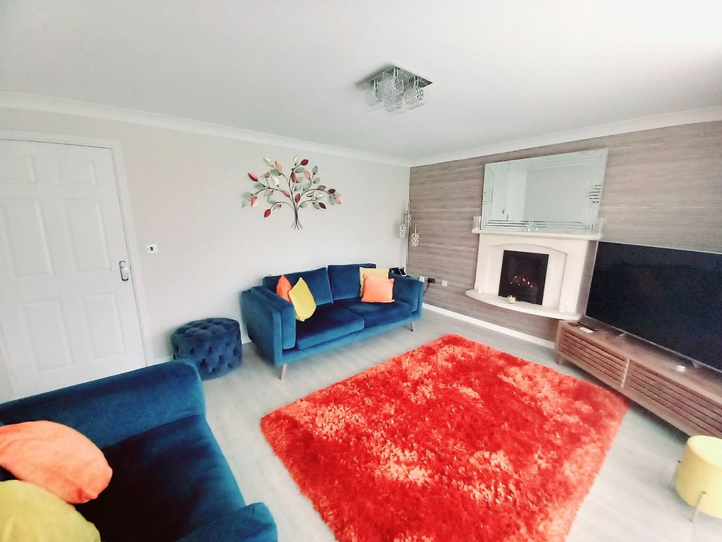 Property photo 3 of 29 Lounge