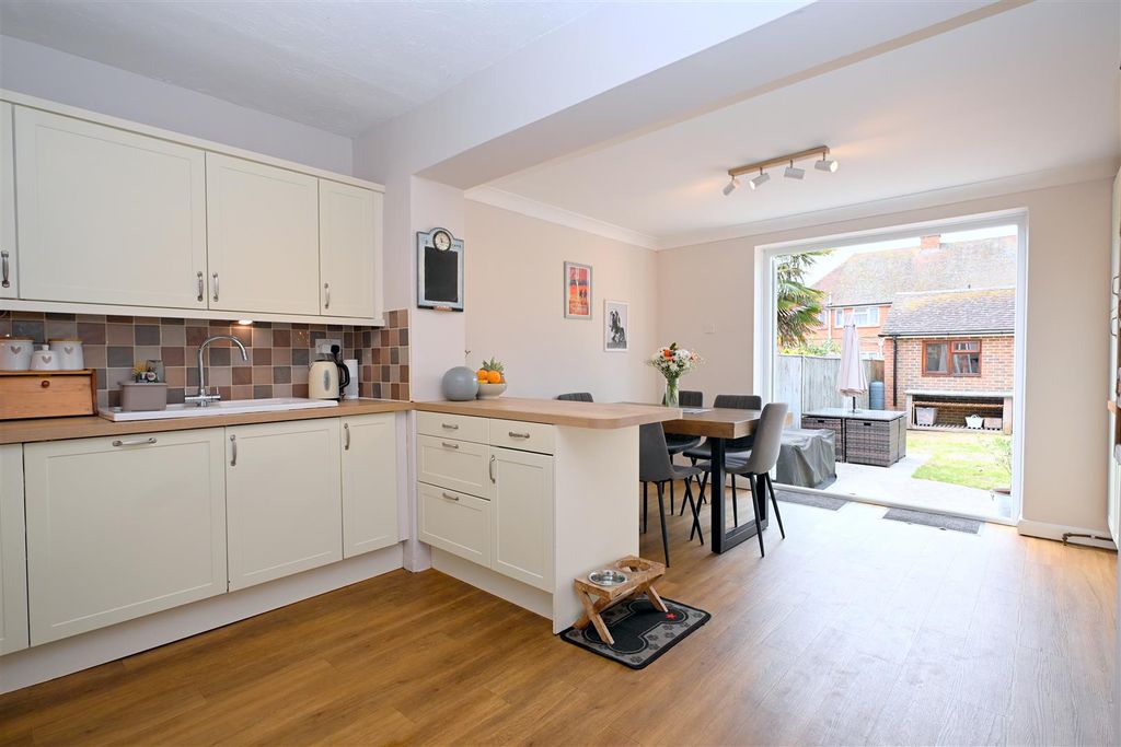 Property photo 2 of 18 Kitchen/Dining Room