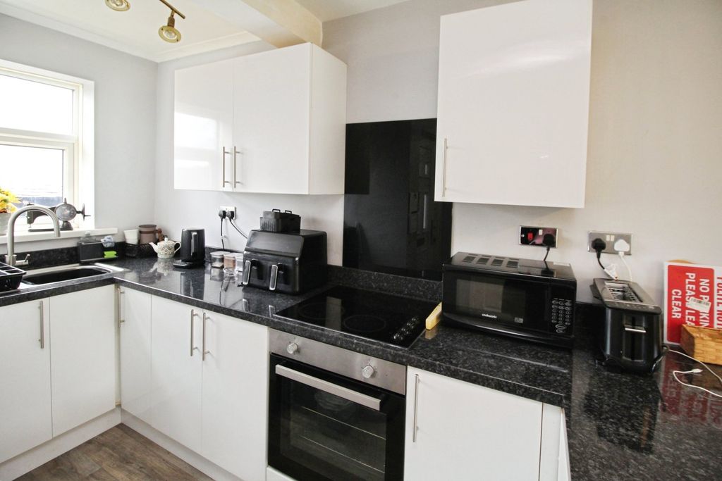 Property photo 2 of 14 Kitchen