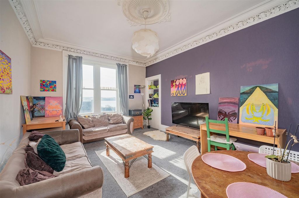 Property photo 2 of 12 2R 297 Hawkhill Dundee-9.Jpg