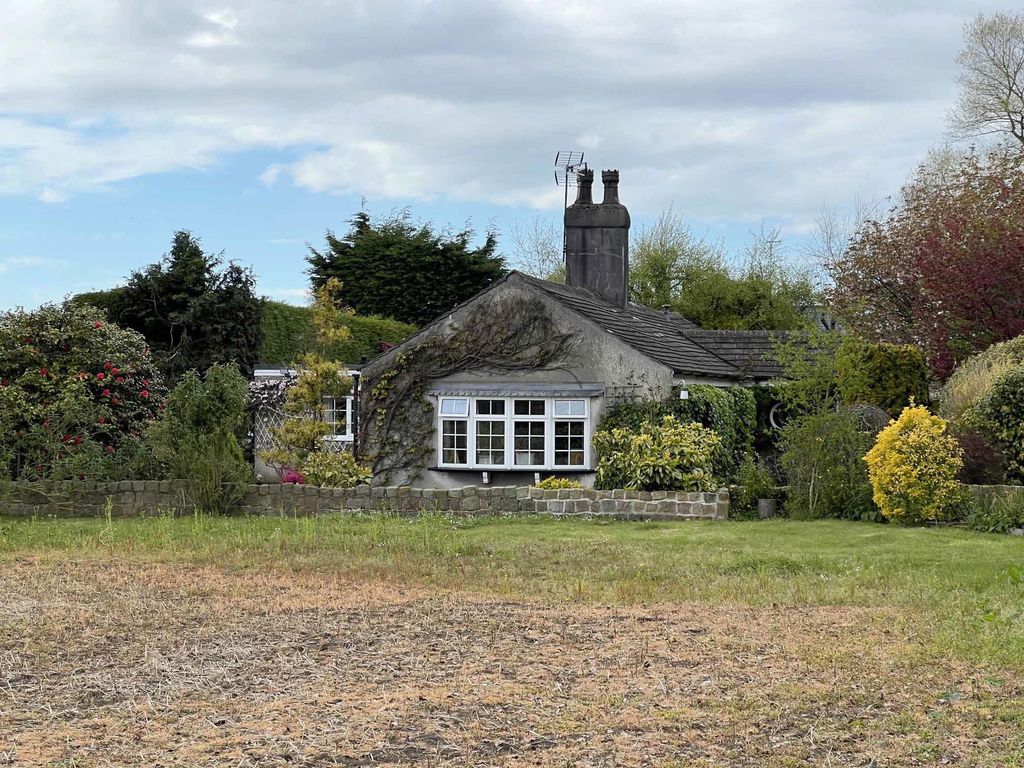 Property photo 2 of 27