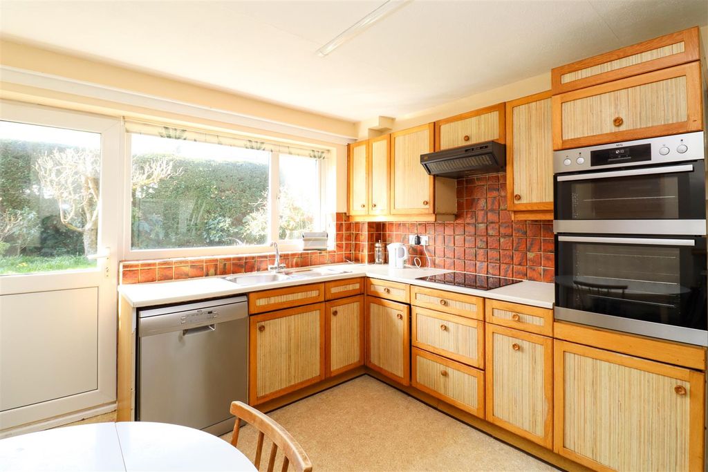 Property photo 3 of 26 Kitchen