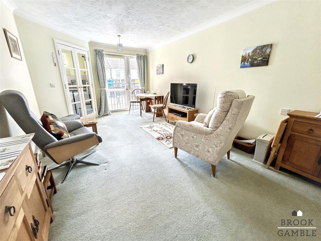 Property photo 2 of 14 01323 438506
