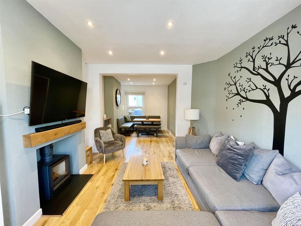 Property photo 1 of 28