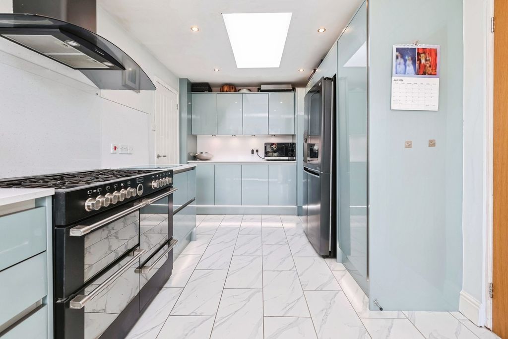 Property photo 3 of 27 Pbox-Img.Jpg
