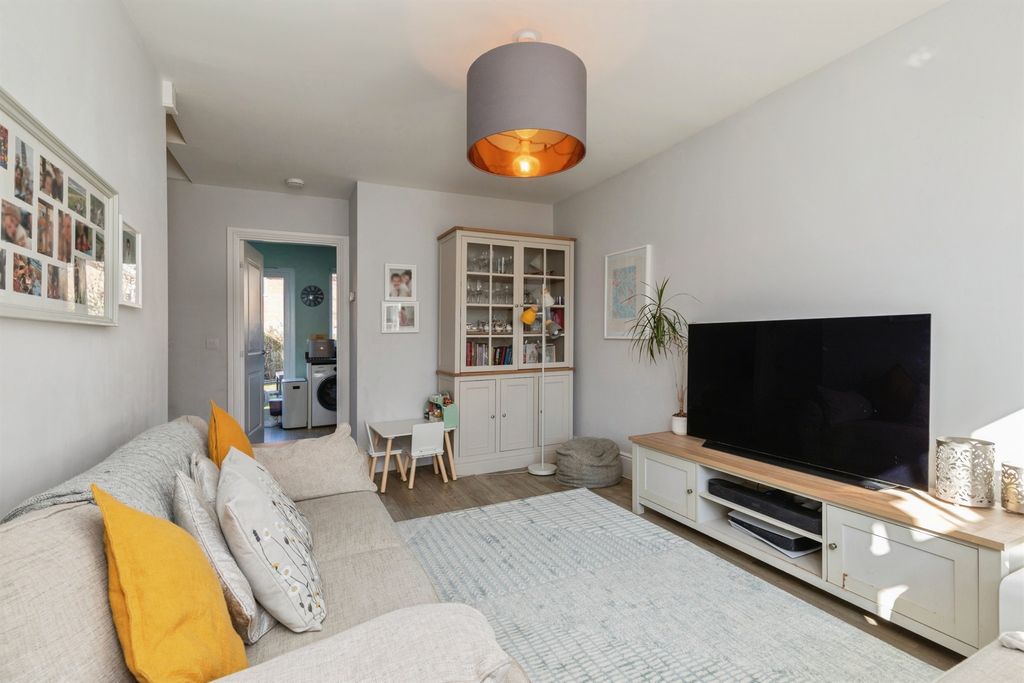 Property photo 2 of 20