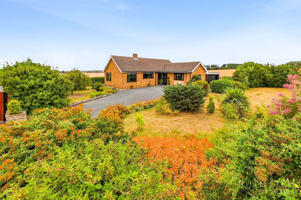 Property photo 2 of 32